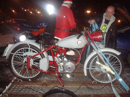 2010-12-02 TDC MCC delivers Santa to Mossley Mill